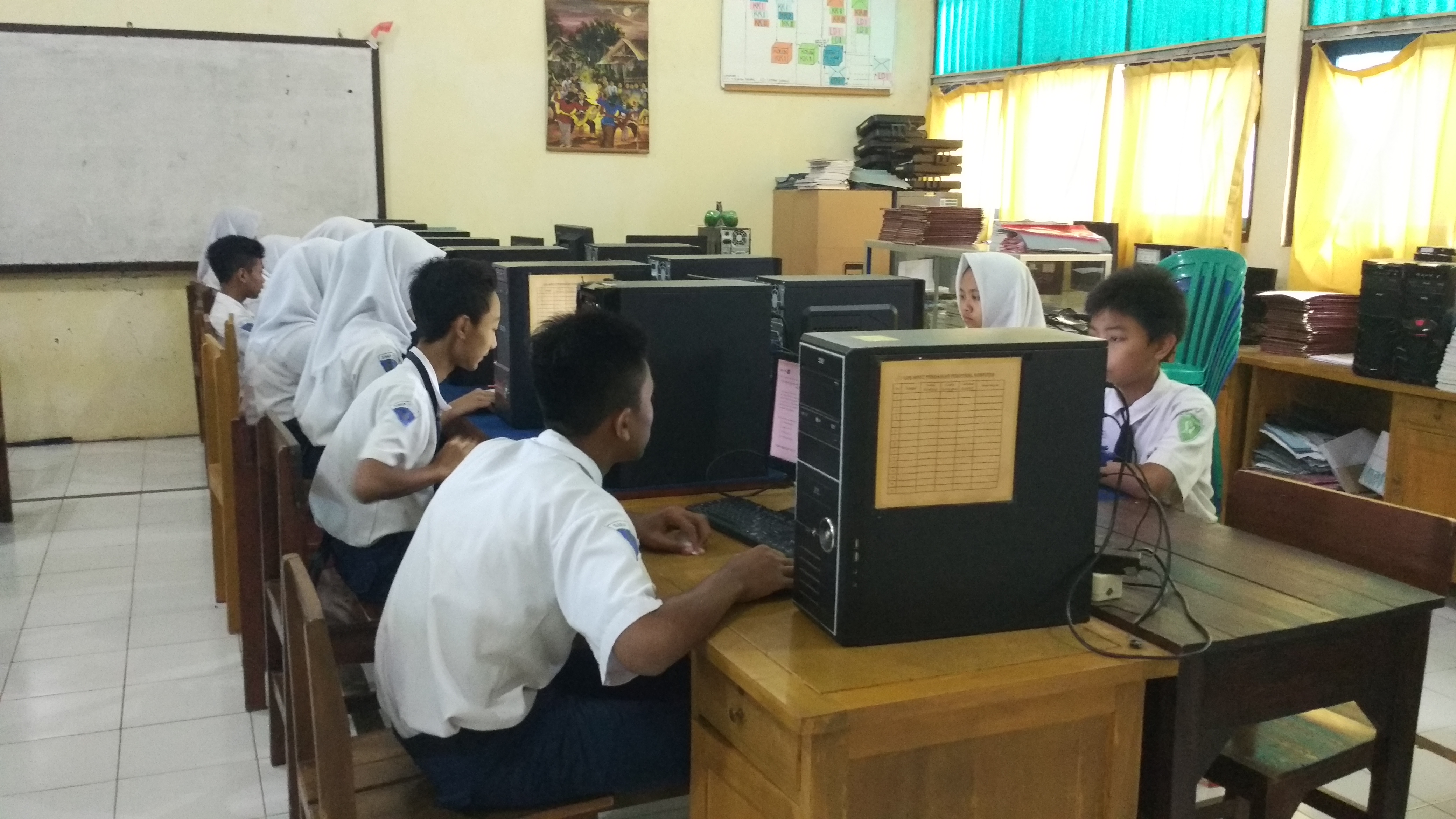 Simulasi Ke-3 Ujian Nasional Berbasis Komputer (UNBK) SMP N 2 Pakis Aji