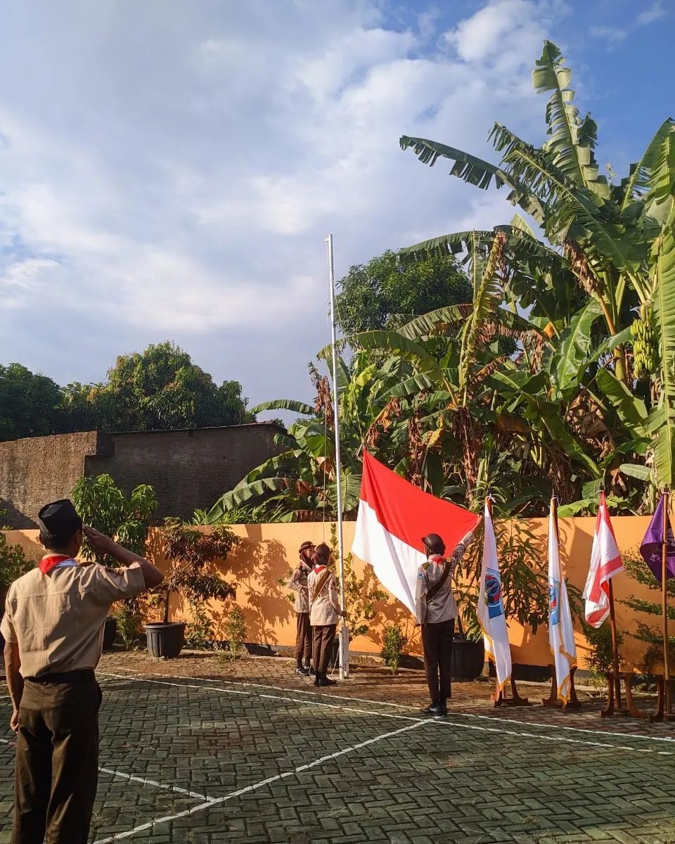Dalam rangka memperingati hari jadi Pramuka ke-61, Pramuka SMK N 1 Pakis Aji mengadakan kegiatan RUJ (Renungan Ulang Janji)