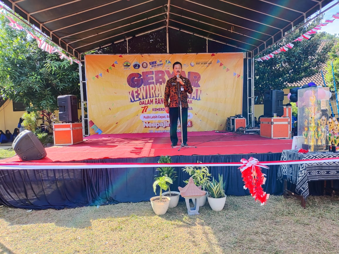 Semarak HUT RI ke 77 SMK N 1 Pakis Aji mengadakan Gebyar Kewirausahaan