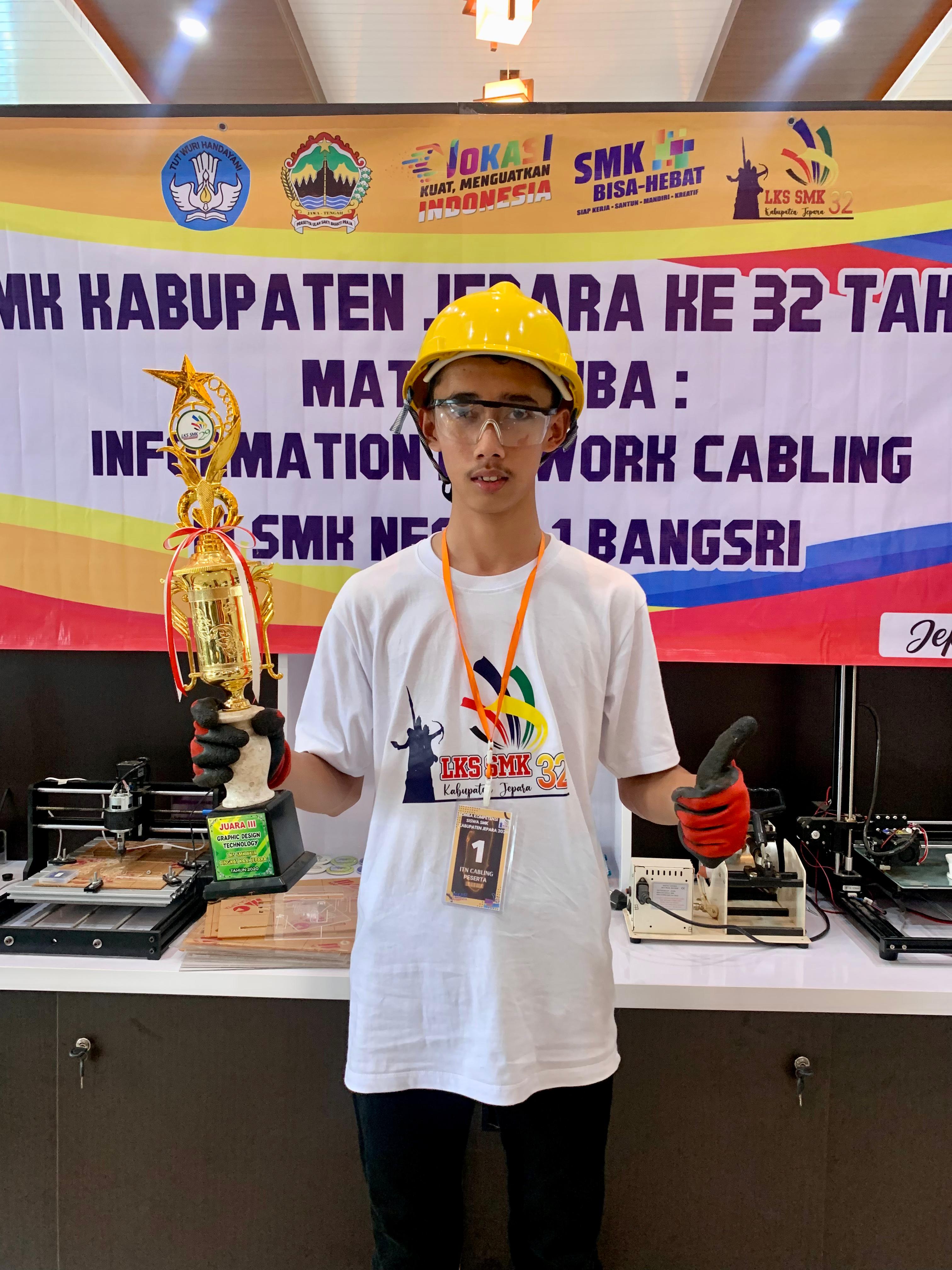 SMK N 1 Pakis Aji Kembali Rebut Juara 1 LKS Information Network Cabling
