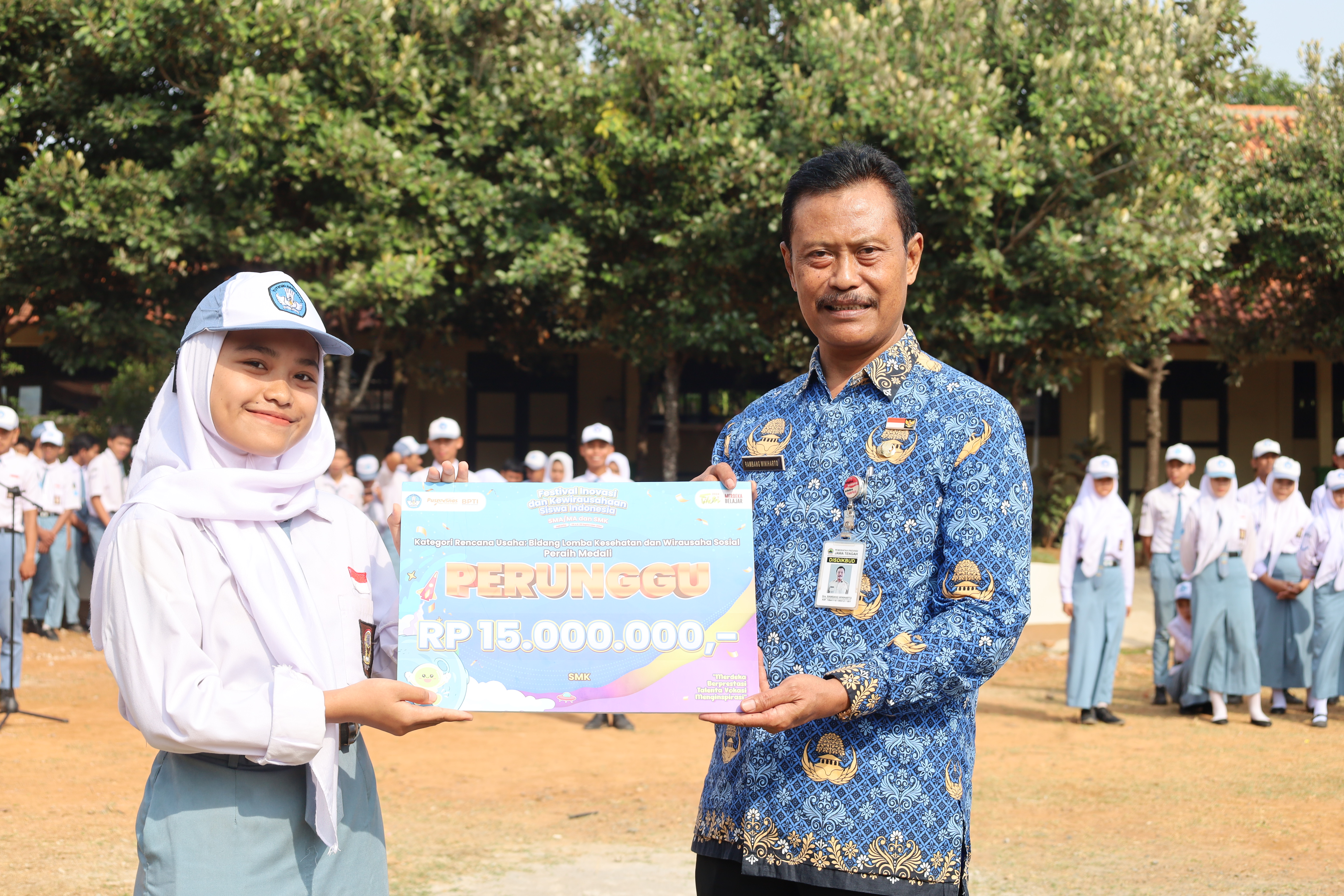 SMK Negeri 1 Pakis Aji Raih Medali Perunggu Lomba Festival Inovasi dan Kewirausahaan (FIKSI) 2024